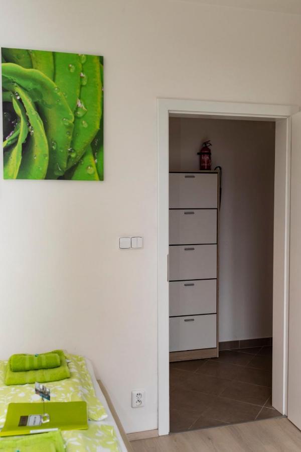 Bastien Studio Near Airport Praag Buitenkant foto